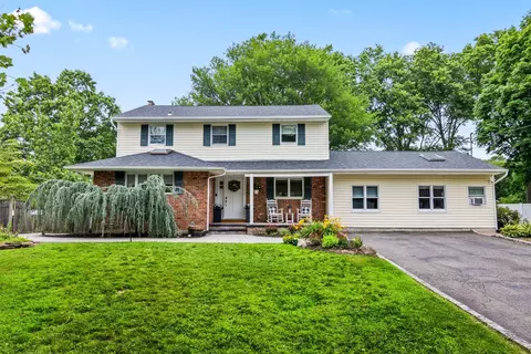 6 Greg Ln, East Northport, NY 11731