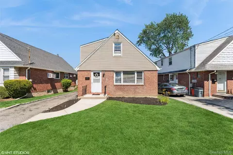 512 Nassau Blvd, North Hempstead, NY 11596