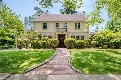 34 Arleigh Rd, North Hempstead, NY 11021