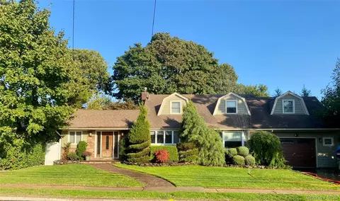 251 Roosevelt Ave, Massapequa Park, NY 11762