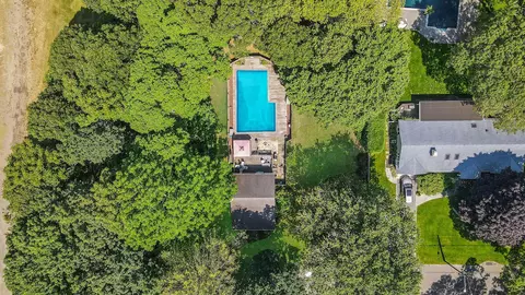 15 Youngs Ave, Mattituck, NY 11952