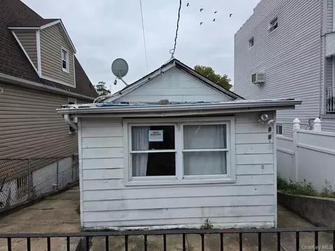 815 Swinton Ave, New York, NY 10465