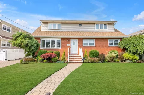 882 Third Ave, Franklin Square, NY 11010