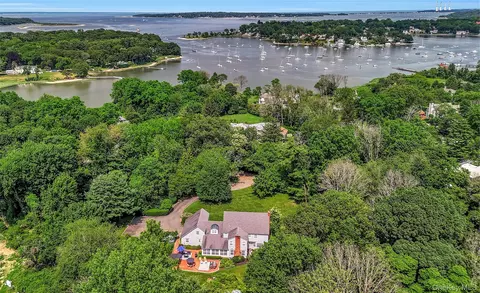 27 Van Wyck Ln, Huntington, NY 11743