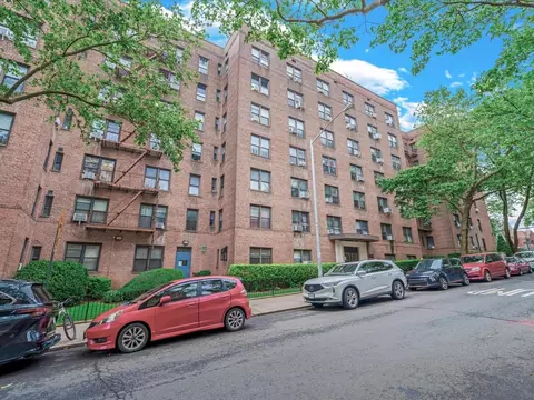 102-12 65th Ave #D22, Forest Hills, NY 11375