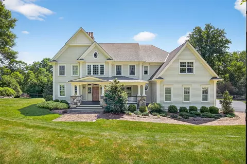 73 Mayflower Ln, Katonah, NY 10536