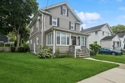 53 Spruce Ave, Floral Park, NY 11001