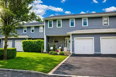 170 Alicia Dr, North Babylon, NY 11703