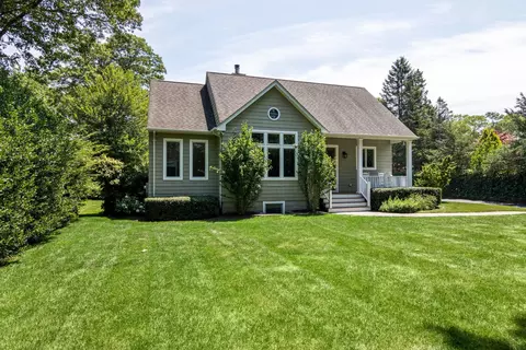 121 Main Ave, Lake Grove, NY 11755