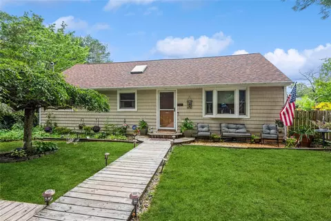 120 Lynbrook Dr, Mastic Beach, NY 11951