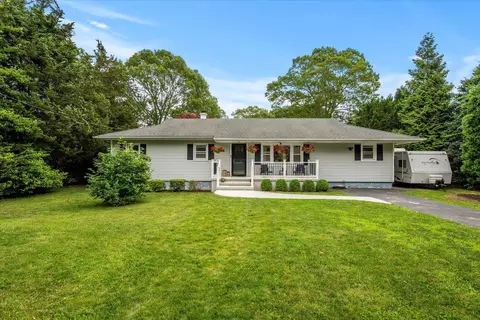 137 Hounslow Rd, Shirley, NY 11967