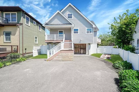 43 E Jackson Ave, Babylon, NY 11702