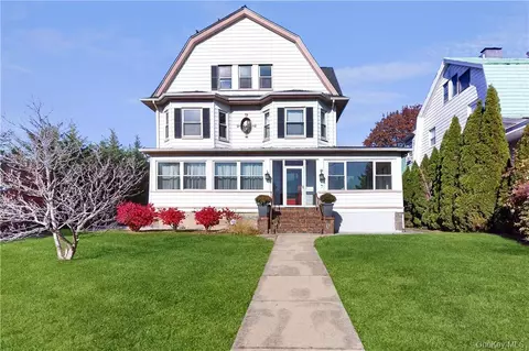 14 Hamilton Ave, New Rochelle, NY 10801
