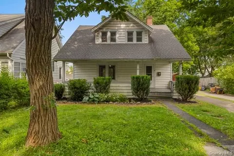 13 N Manheim Blvd, New Paltz, NY 12561