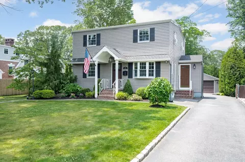 801 Southside Ave, West Islip, NY 11795