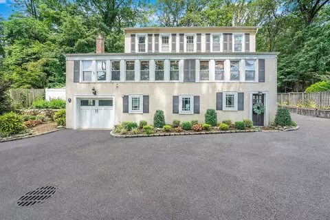 235 Woodbury Rd, Woodbury, NY 11797