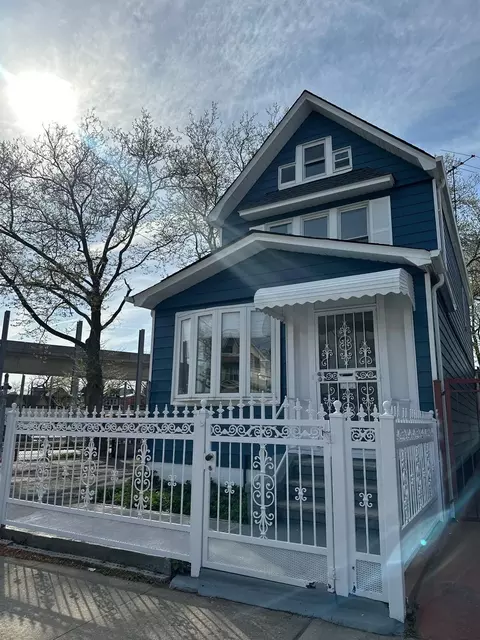 138-01 107 Ave, Jamaica, NY 11435
