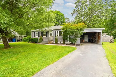 16 Madelaine Ter, Middletown, NY 10940