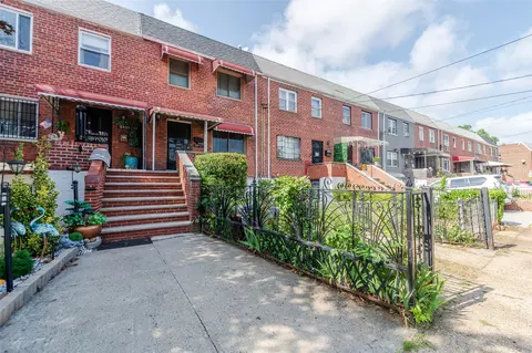 184-07 Henderson Ave, New York, NY 11423
