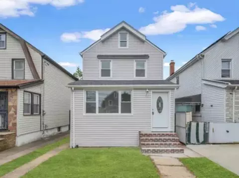 106-16 215th St, New York, NY 11429