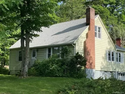 153 Upper Grand St, Lloyd, NY 12528