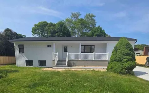 83 Wilson Ave, Mastic Beach, NY 11951