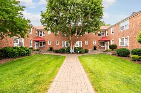 10 Bryant Cres #1J, White Plains, NY 10605