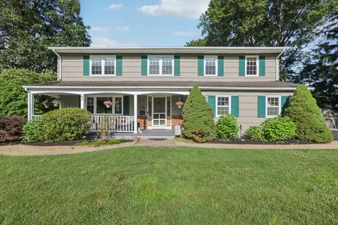 1 Martha Ln, Orangetown, NY 10965