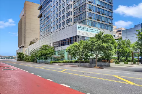 635 W 42nd St #7A, New York, NY 10036