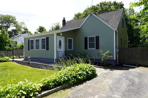 32 King Rd, Rocky Point, NY 11778