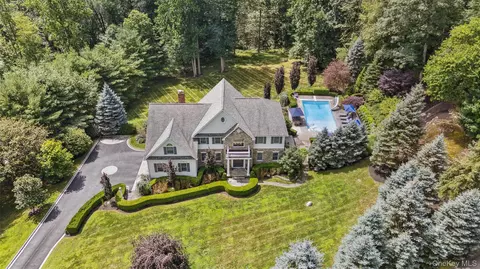 6 Shard Ct, Katonah, NY 10536