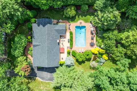 14 Etna Ln, Dix Hills, NY 11746