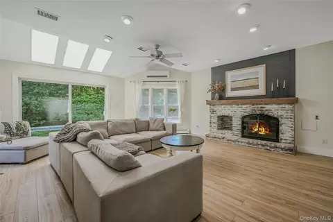 6 Settlers Way, Setauket, NY 11733