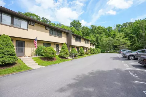 3103 Chelsea Cv S, Beekman, NY 12533