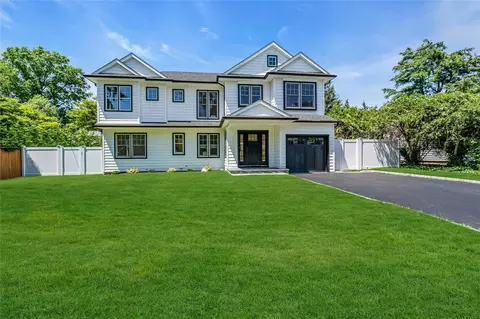 18 Roosevelt Ave, Glen Head, NY 11545