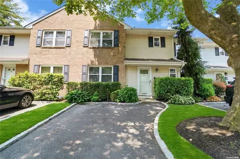 65 Manors Dr, Jericho, NY 11753