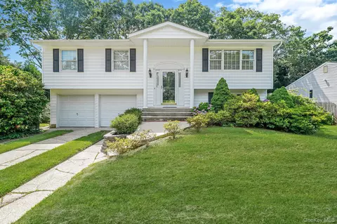 708 Bohemia Pkwy, Sayville, NY 11782