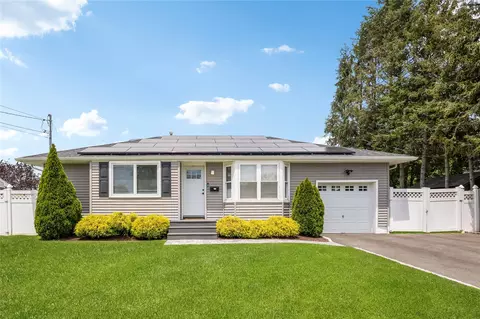 31 Orange St, Deer Park, NY 11729