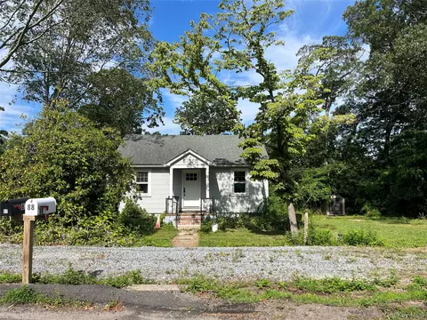 88 Lookout Dr, Sound Beach, NY 11789