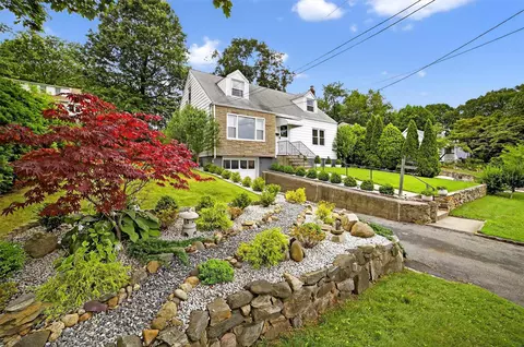 130 Cresthill Rd, Yonkers, NY 10710