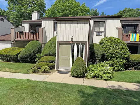 83 Richmond Blvd #1A, Ronkonkoma, NY 11779