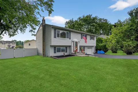 11 Decker Dr, Washingtonville, NY 10992