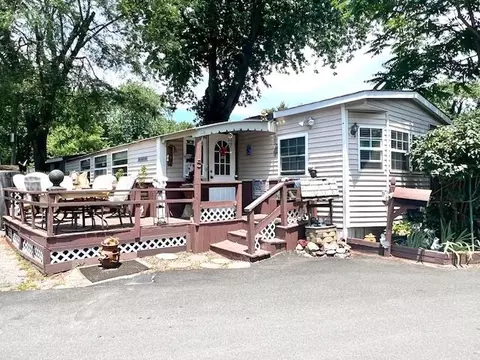 5 Elm Ave, Bay Shore, NY 11706