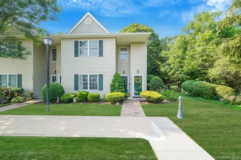 1126 Savoy Dr, Melville, NY 11747