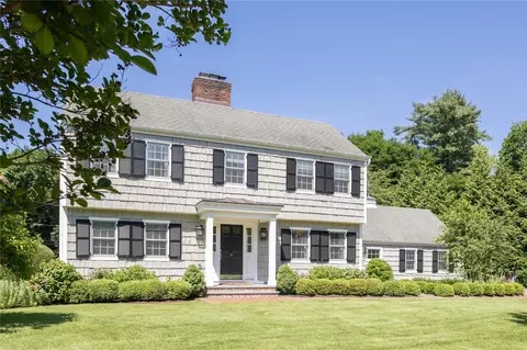 6 Meadow Pl, Locust Valley, NY 11560