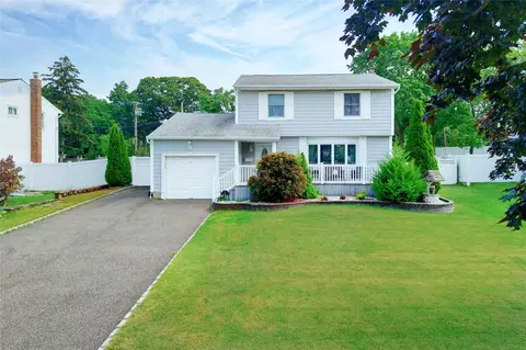 69 Rumford Rd, Kings Park, NY 11754