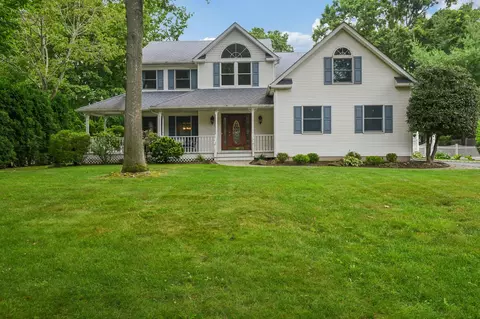 5 Aspen Cir, Saint James, NY 11780