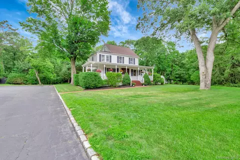 1 Garfield Ct, Nesconset, NY 11767