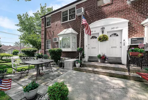 249-01 61st Ave #450, Douglaston, NY 11362