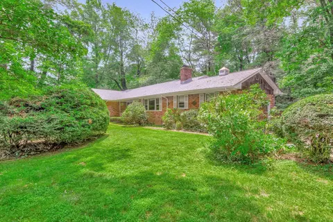 15 Carol Ct, Dix Hills, NY 11746